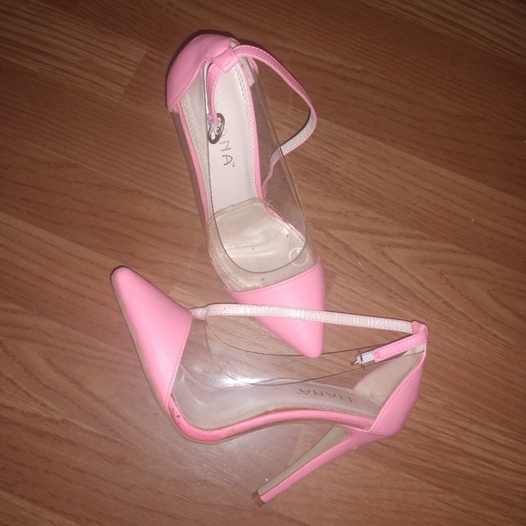 Shoes 7.5-9 - Picture 4 of 8